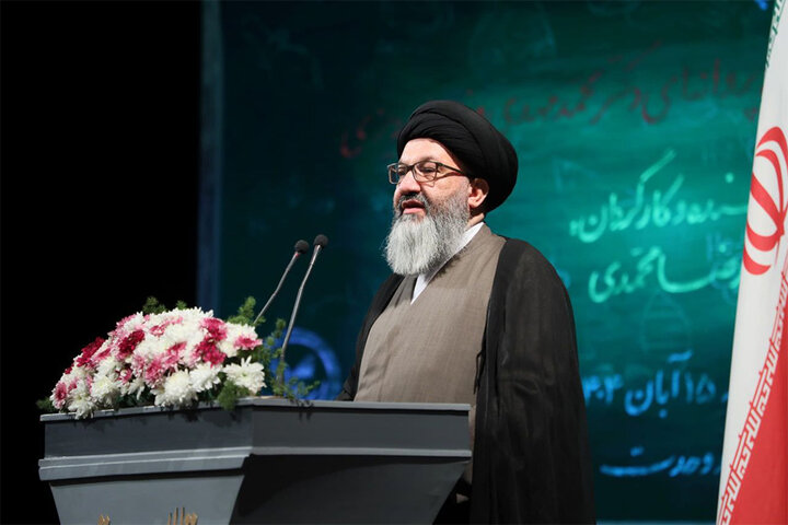 «پرواز پروانهها» با حضور وزیر فرهنگ و ارشاد رونمایی شد