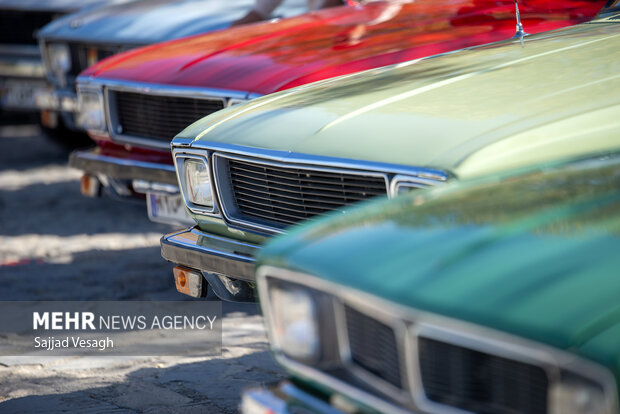 همایش خودروهای کلاسیک در همدان