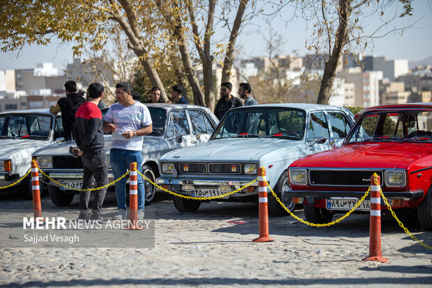 همایش خودروهای کلاسیک در همدان