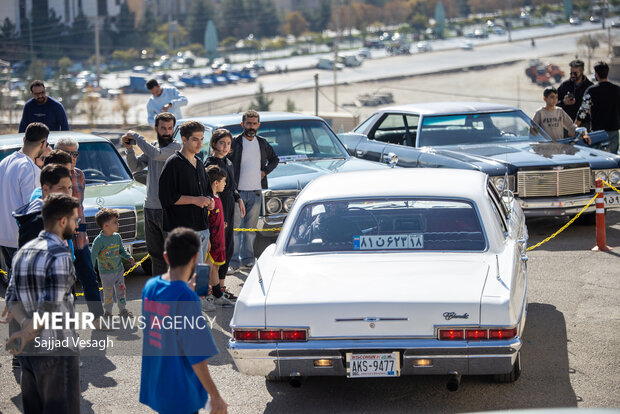 همایش خودروهای کلاسیک در همدان