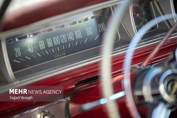 همایش خودروهای کلاسیک در همدان