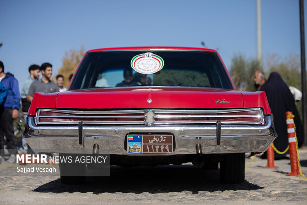 همایش خودروهای کلاسیک در همدان