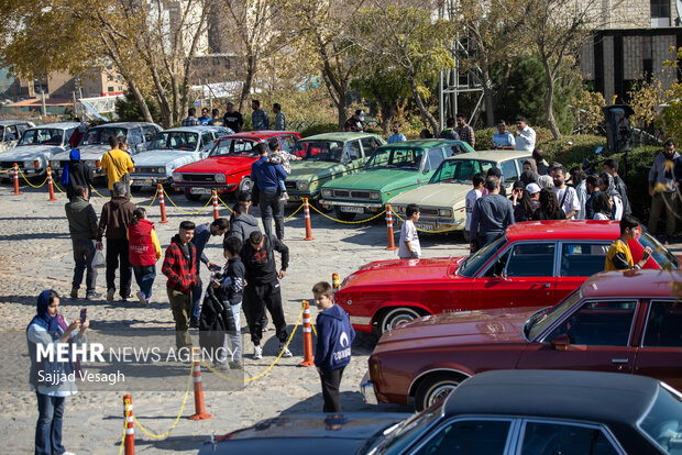 همایش خودروهای کلاسیک در همدان
