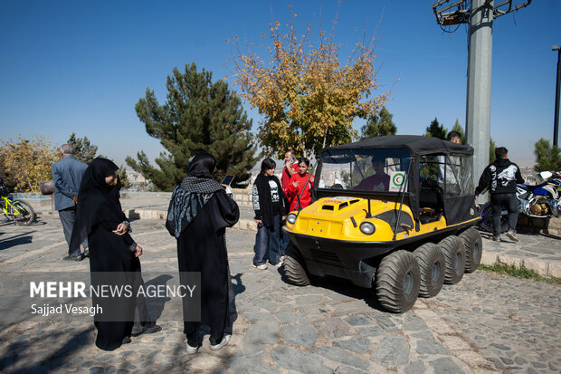همایش خودروهای کلاسیک در همدان