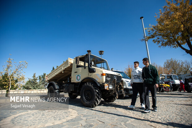 همایش خودروهای کلاسیک در همدان