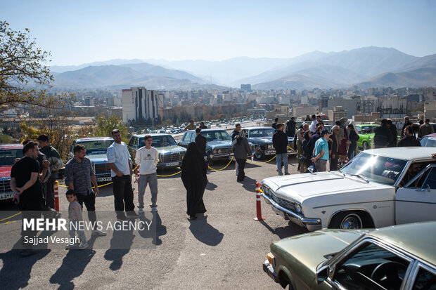 همایش خودروهای کلاسیک در همدان