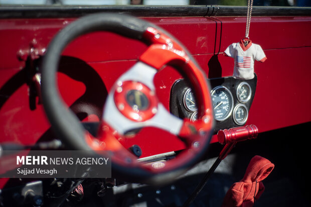 همایش خودروهای کلاسیک در همدان