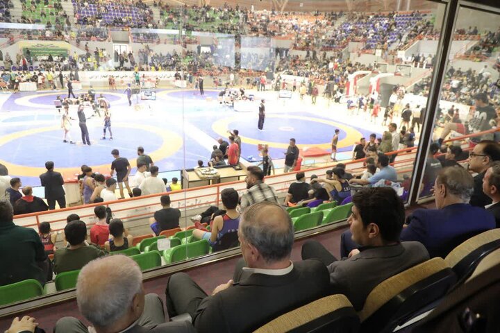 بزرگترین فستیوال کشتی کردستان در سنندج برگزار شد