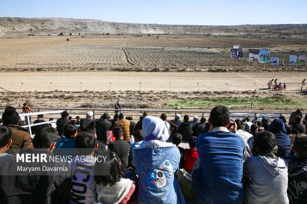 کورس اسبدوانی پاییزه روستای باغلق