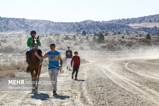 کورس اسبدوانی پاییزه روستای باغلق