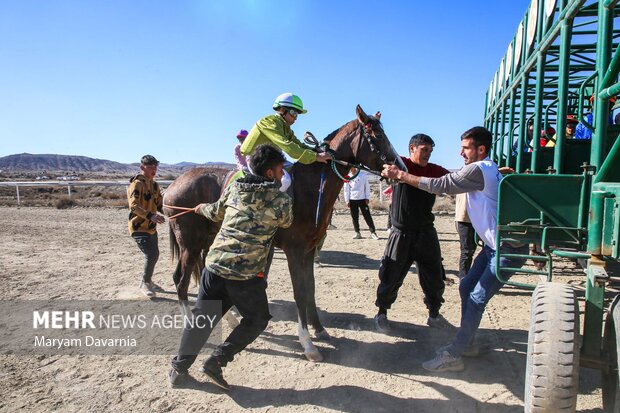 کورس اسبدوانی پاییزه روستای باغلق