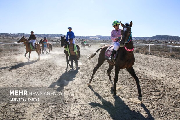 کورس اسبدوانی پاییزه روستای باغلق