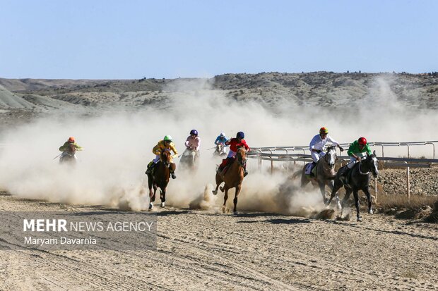 کورس اسبدوانی پاییزه روستای باغلق