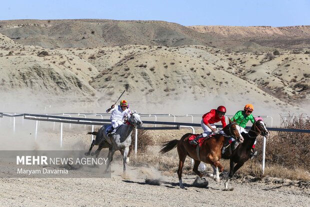 کورس اسبدوانی پاییزه روستای باغلق