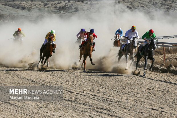 کورس اسبدوانی پاییزه روستای باغلق