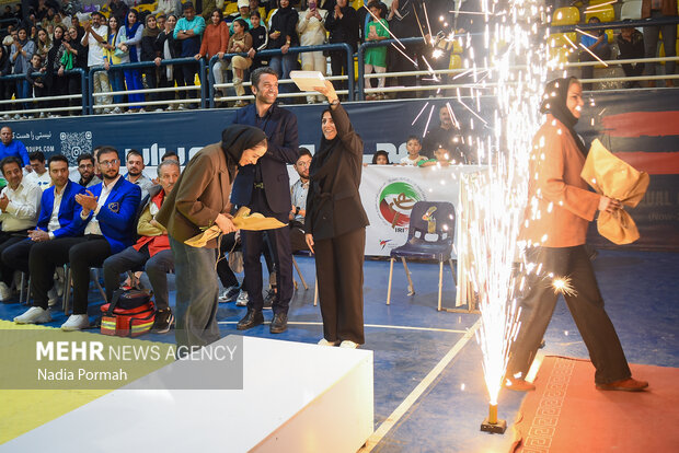 اختتامیه لیگ و تجلیل از مدال آوران جهانی و آسیایی