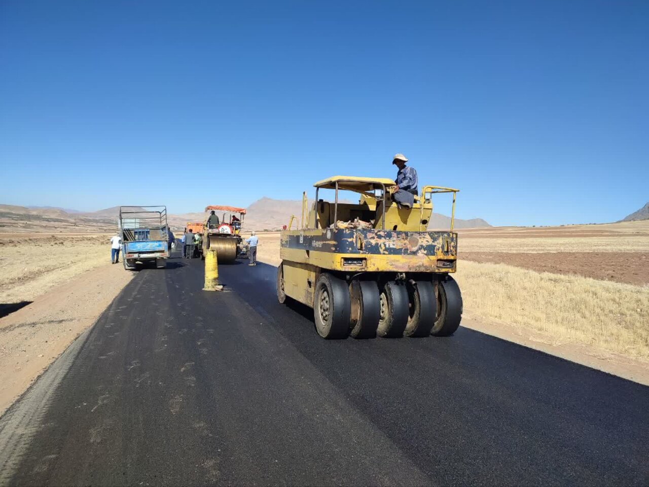 اینفوگرافیک؛ صدور ۴۰۷ مجوز عبور تاسیسات و راه دسترسی در همدان