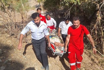 نجات مرد ۴۹ ساله الموتی پس از سقوط در دره