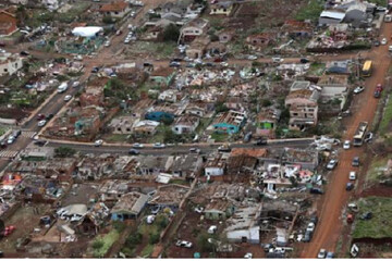 گردباد عظیم در برزیل؛ ۶ نفر کشته و ۶۰۰ تن زخمی شدند+ فیلم