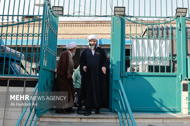 بازدید و زیارت رئیس سازمان تبلیغات اسلامی از امام زاده یحیی (ع) تهران
