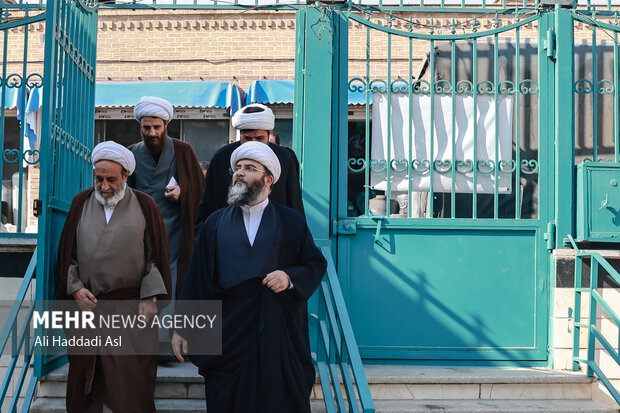 بازدید و زیارت رئیس سازمان تبلیغات اسلامی از امام زاده یحیی (ع) تهران