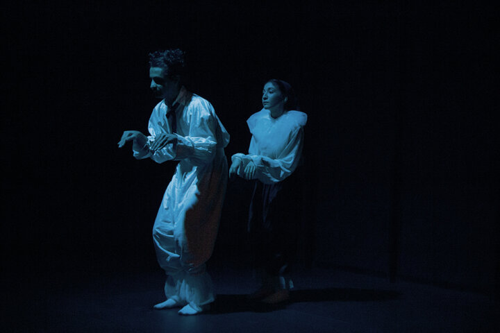 روایتی از ترس و تسلیم و جبر؛ همه اعضای این نمایش دهه هشتادی‌ هستند