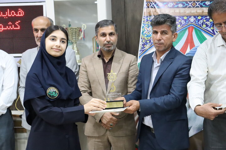 ۴۵ برگزیده جشنوارههای نوجوان خوارزمی و جابربنحیان در دیر تجلیل شدند