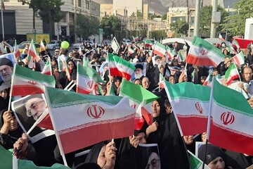 ملت ایران در برابر زور کوتاه نمی آید