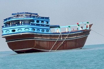 رهایی لنج سرقتی از چنگال سارقین دریایی باتلاش مرزبانان هرمزگانی