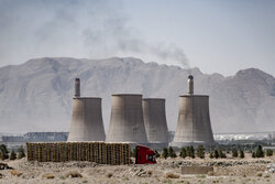 اصفهان درمحاصره ۵ فلر پالایشگاه؛ پیگیری قضایی آلودگی شرکت بزرگ فولادی