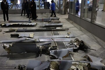 نمایش لاشه پهپادهای «هرون» و «هرمس» ارتش رژیم صهیونیستی