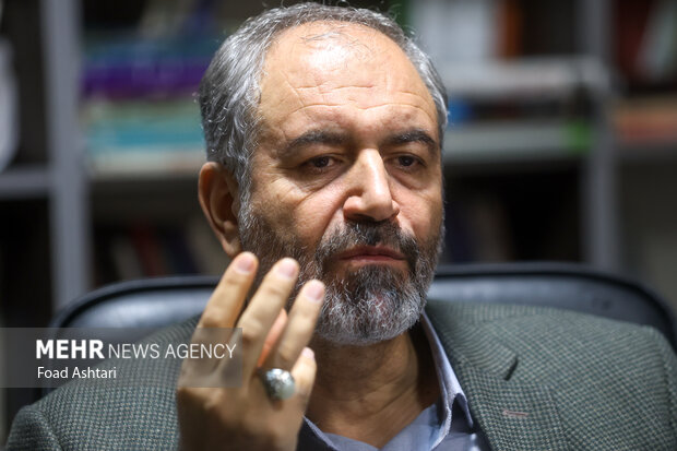 نمازش آنقدر دلنشین بود که منتظر اذان میماندیم