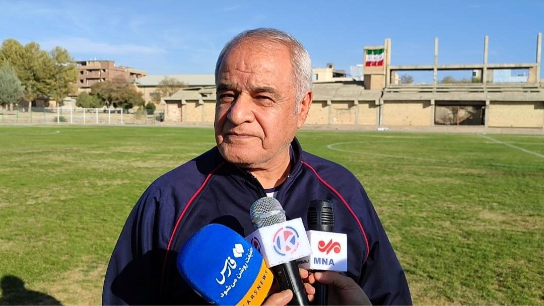 ۱۷ سال انتظار؛ سکوی نیمه‌تمام ورزشگاه استادیوم مریوان همچنان بلاتکلیف