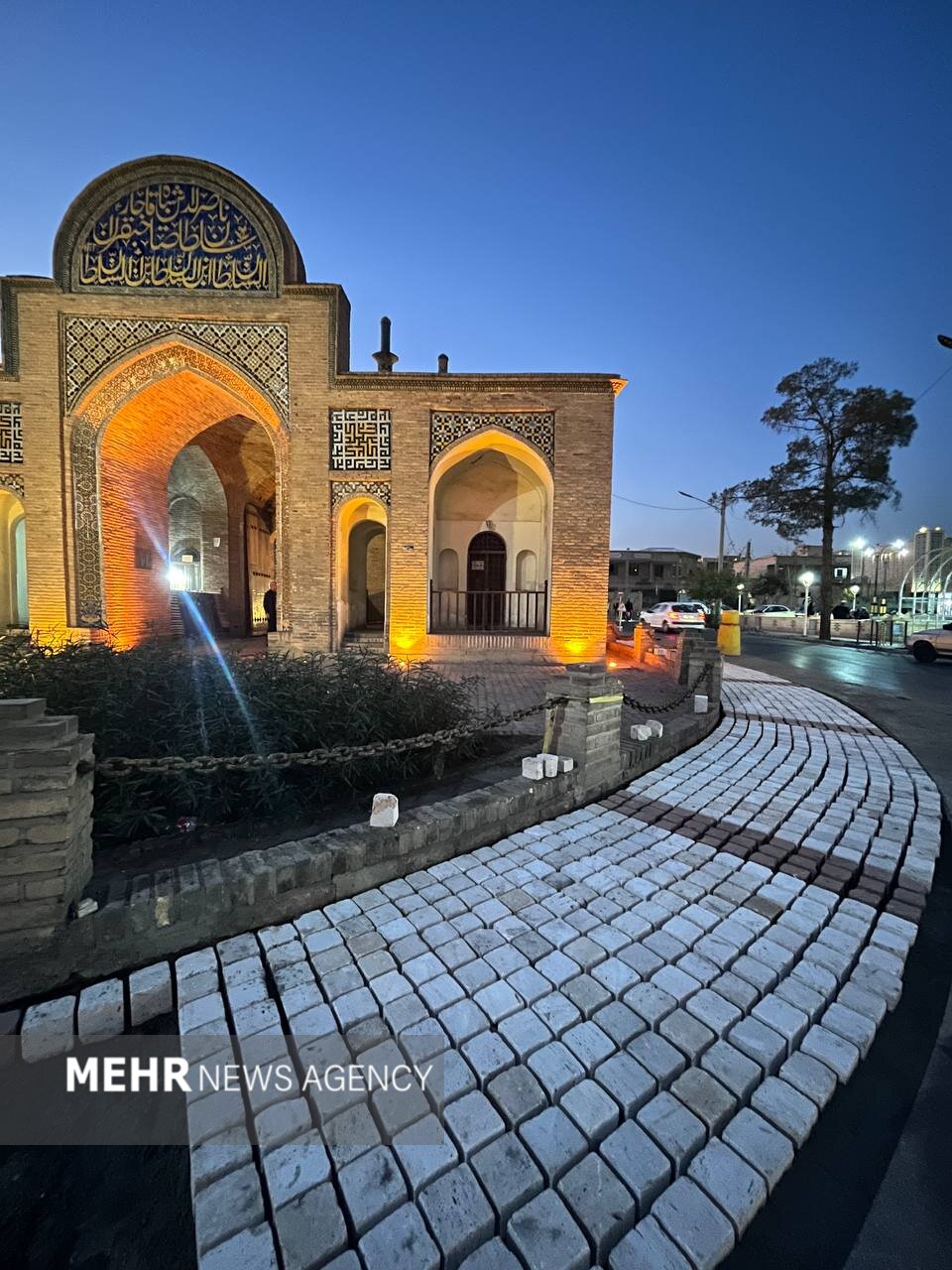 طرح سنگفرش و آرامسازی میدان ارگ سمنان اجرا شد؛ احیای هویت شهری