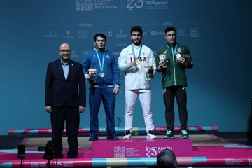 حضور دبیرکل کمیته ملی المپیک در مراسم توزیع مدال وزنه برداری مردان