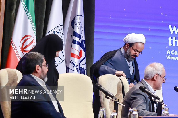 اختتامیه «همایش ما و غرب در آراء و اندیشه‌های حضرت آیت الله العظمی خامنه‌ای»