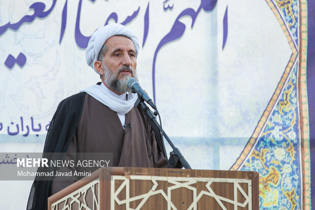 اقامه نماز طلب باران در قزوین