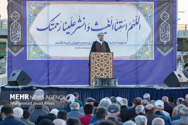 اقامه نماز طلب باران در قزوین