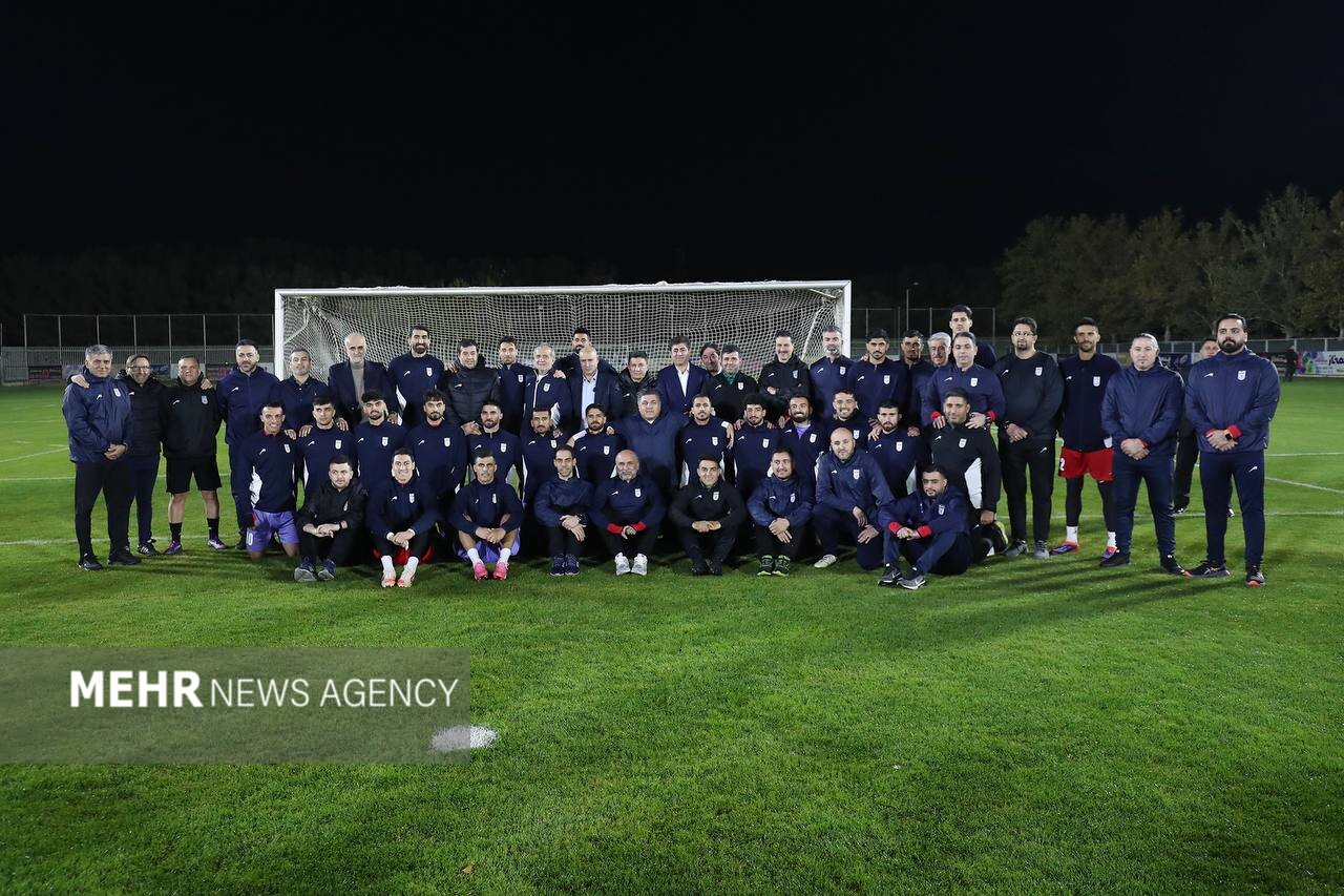 پا به توپ شدن رئیس جمهور در تیم تمرین ملی فوتبال ایران + تصاویر