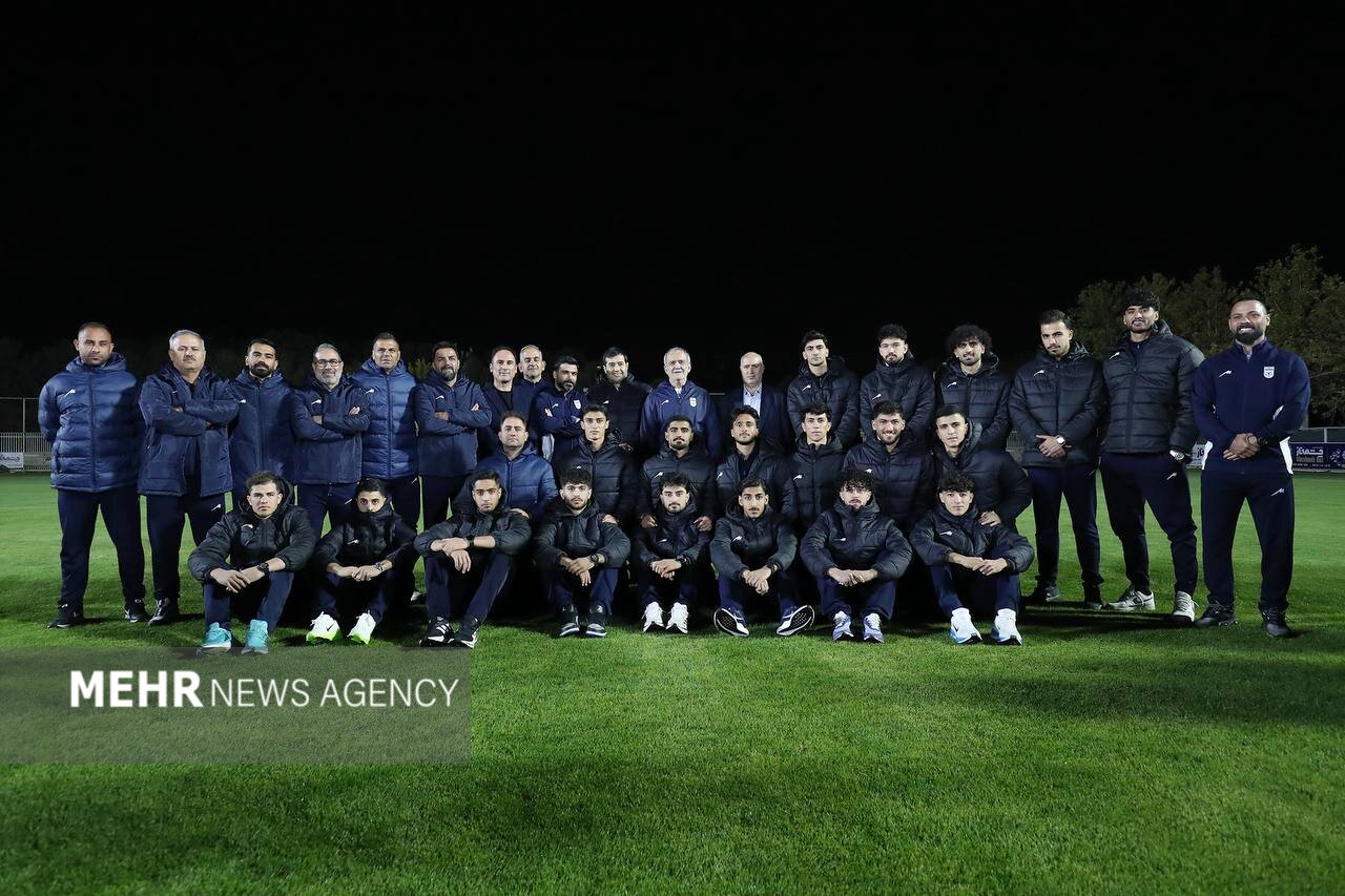 پا به توپ شدن رئیس جمهور در تیم تمرین ملی فوتبال ایران + تصاویر