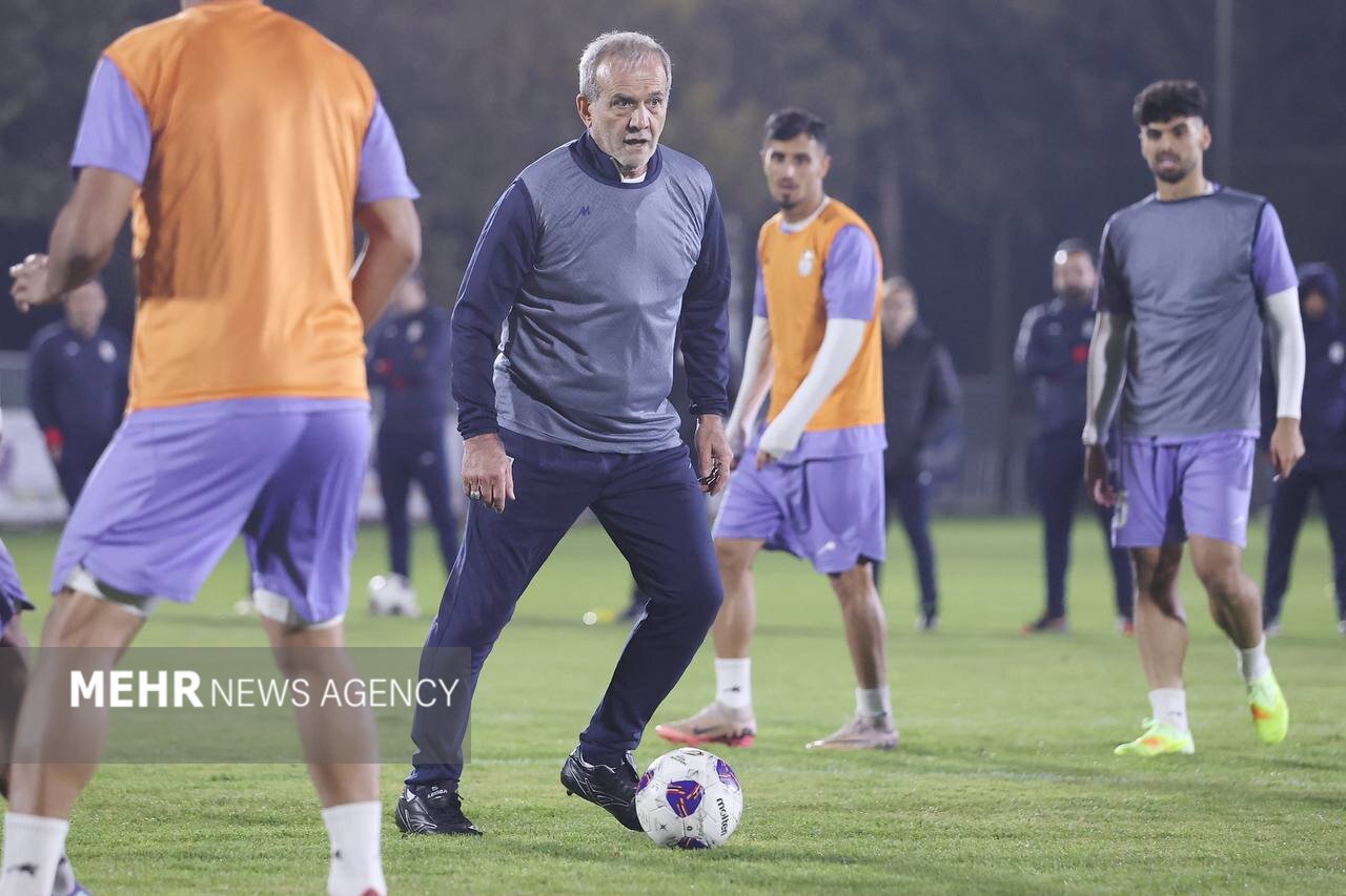 پا به توپ شدن رئیس جمهور در تیم تمرین ملی فوتبال ایران + تصاویر