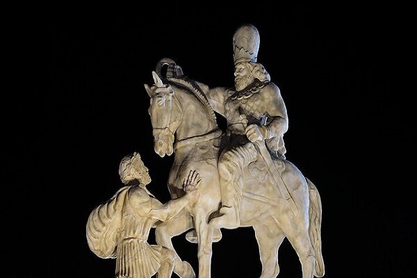 مجسمه،ميدان،ايران،والرين،گودرزي،جابجايي