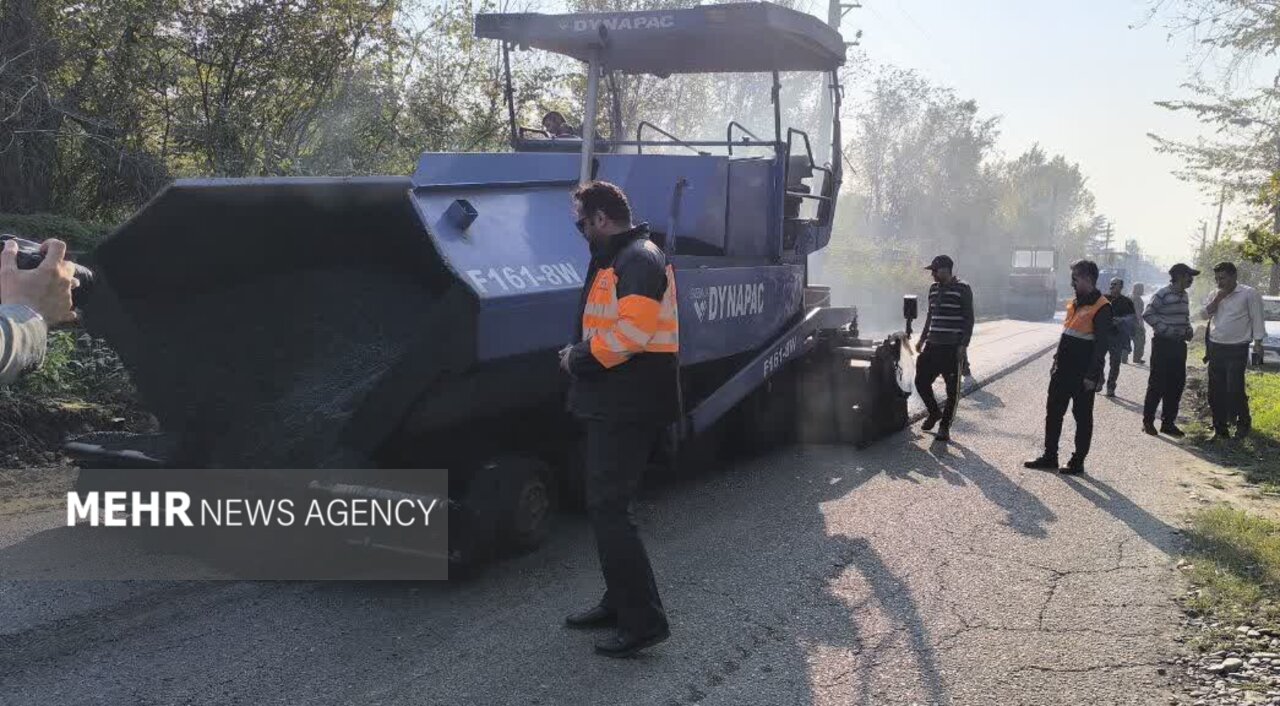 آغاز عملیات روکش آسفالت محور بازکیاگوراب – رودبنه در لاهیجان آغاز عملیات روکش آسفالت محور بازکیاگوراب – رودبنه در لاهیجان