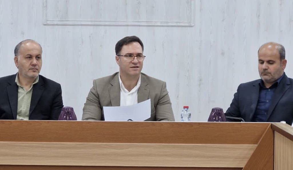 فرماندار تنگستان: طرحهای تولیدی حمایت شوند