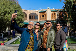 Endonezya'nın İran Büyükelçisi Tebriz'in Tarihi Çarşısını Ziyaret Etti