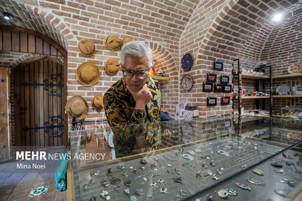 بازدید سفیر اندونزی در تهران از بازار تاریخی تبریز