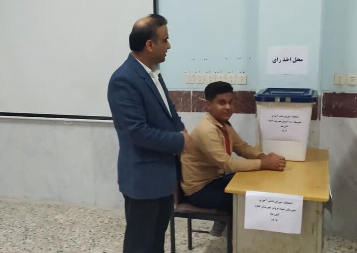 انتخابات شورای دانشآموزی در مدارس گناوه برگزار شد