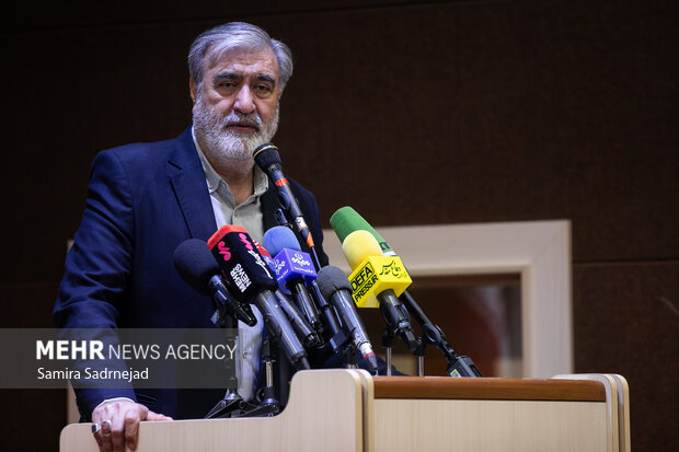 آیین رونمایی از دادنامه خانواده‌های شهدای امنیت علیه دولت تروریستی آمریکا