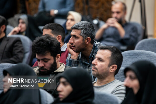 آیین رونمایی از دادنامه خانواده‌های شهدای امنیت علیه دولت تروریستی آمریکا