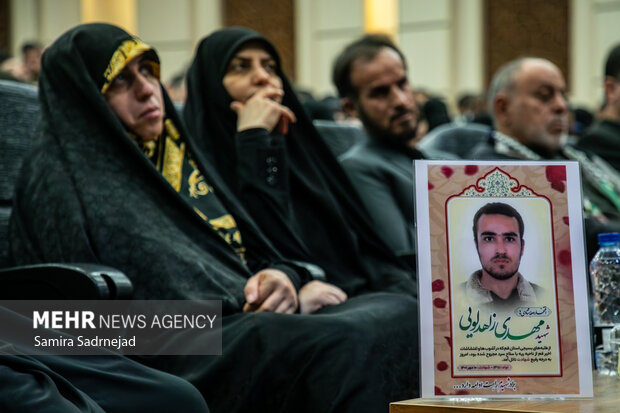 آیین رونمایی از دادنامه خانواده‌های شهدای امنیت علیه دولت تروریستی آمریکا